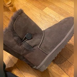 Brown UGG boots -bailey